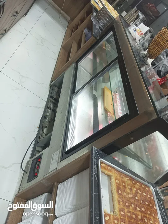 عدة محل حلويات كاملة للبيع بسعر مغري
