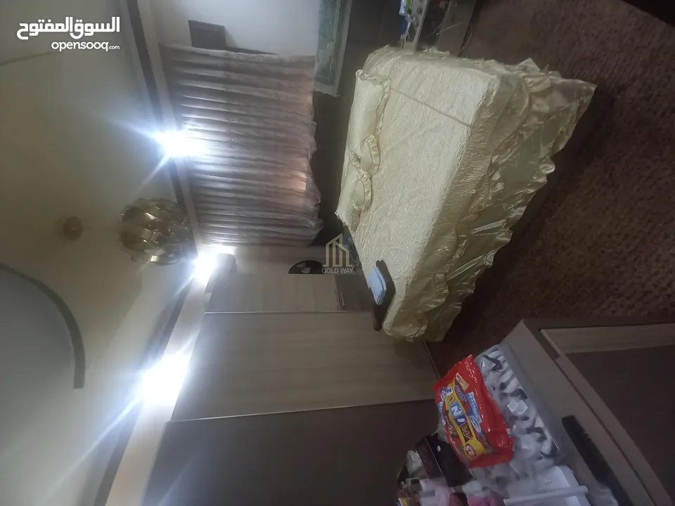 REF:8060 شقة مميزة طابق ارضي معلق ضاحية الامير راشد بمساحة 185م