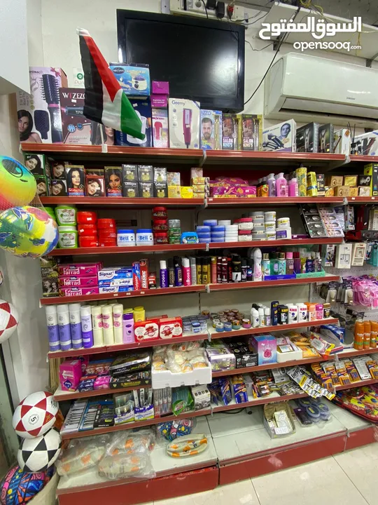 بضاعة مكتبة قرطاسية و اكسسوارات و عطور و اللعاب للبيع بسعر اقل من الجملة بسبب الاغلاق والتصفية شروه