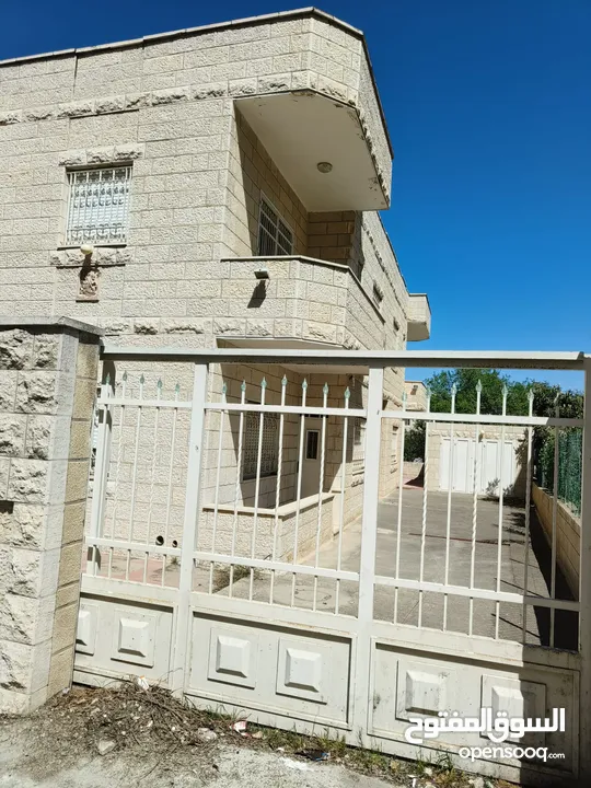 فيلا طابقين للبيع قريب جامعة بيت لحم
