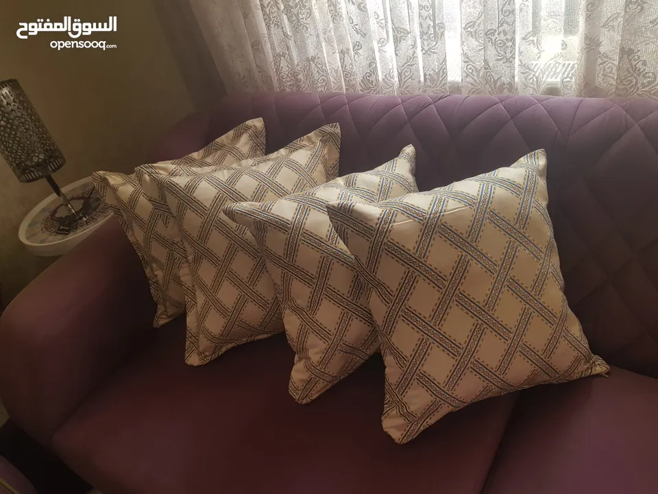 كوشنز كنب ووجه مخدات ومفارش للطاولات