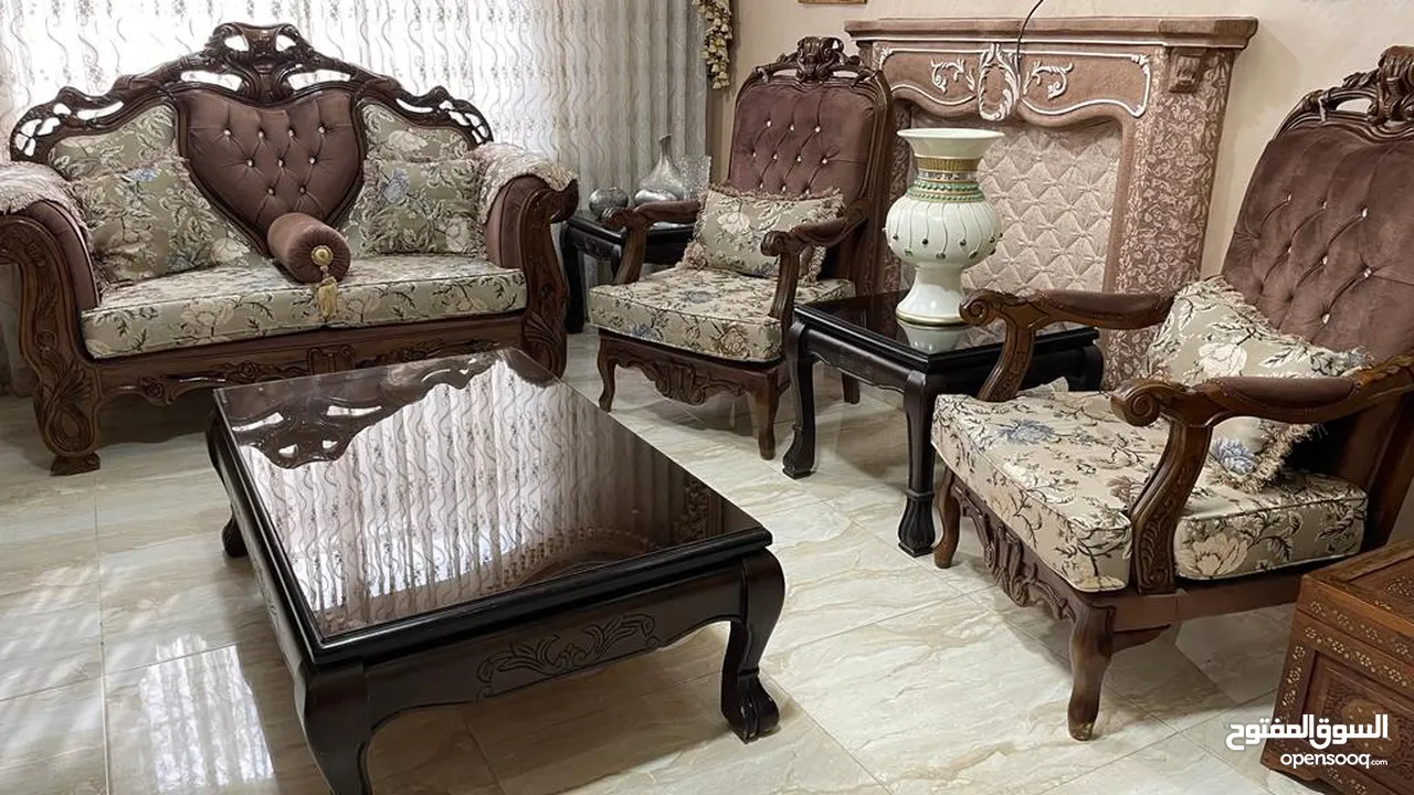 طقم كنب 7 مقاعد شبه جديد مع طربيزات