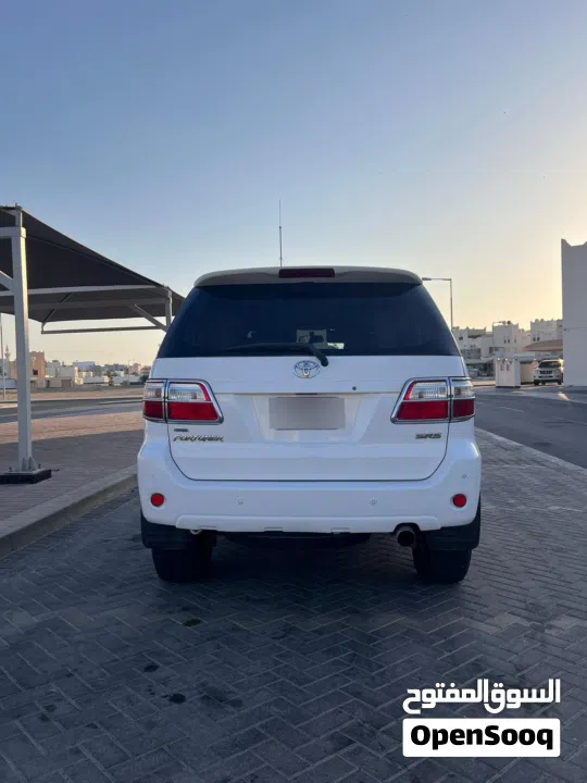للبيع تويوتا فورتشنر موديل 2010 مأمنه ومسجله سنه كامل لا تحتاج إلى اي شي تم عمل سيرفس مؤخراً 4 سلندر