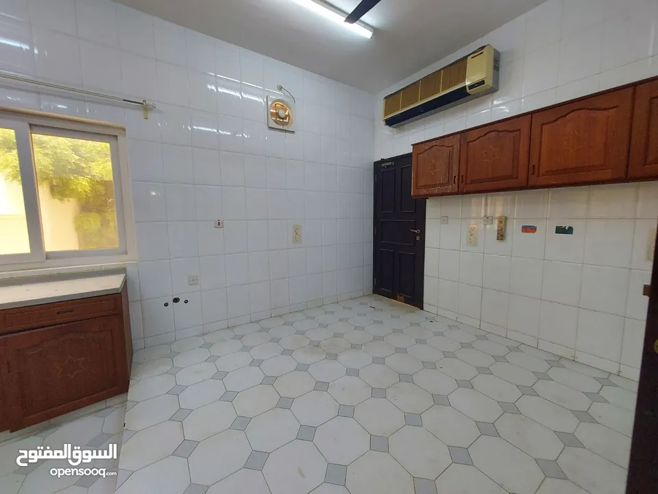 10 Bedrooms Villa for Rent in Shatti Al Qurum REF:817R