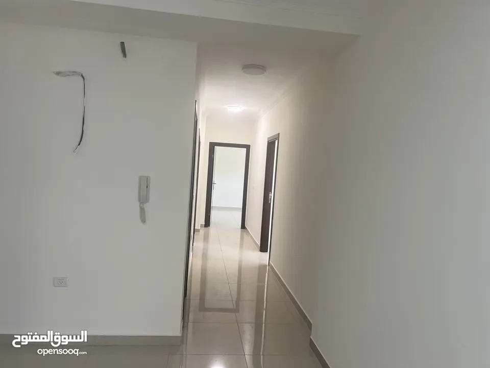 شقه فارغة للايجار في الشرفه قرب صيدلية الشرفة  لعائله صغيره فقط