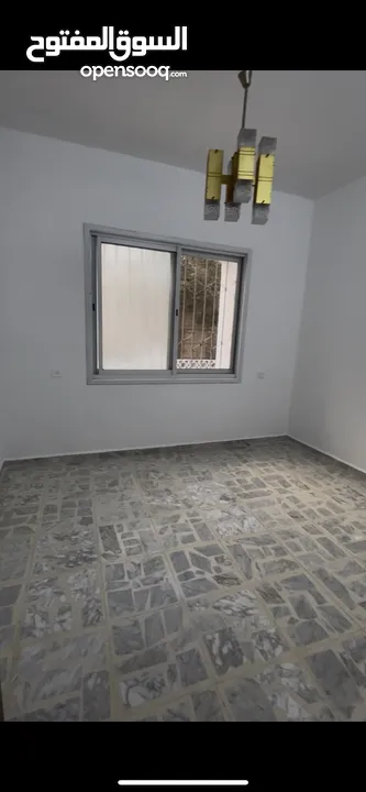 شقة للايجار السنوي شارع عصيرة قريبة من جميع الخدمات