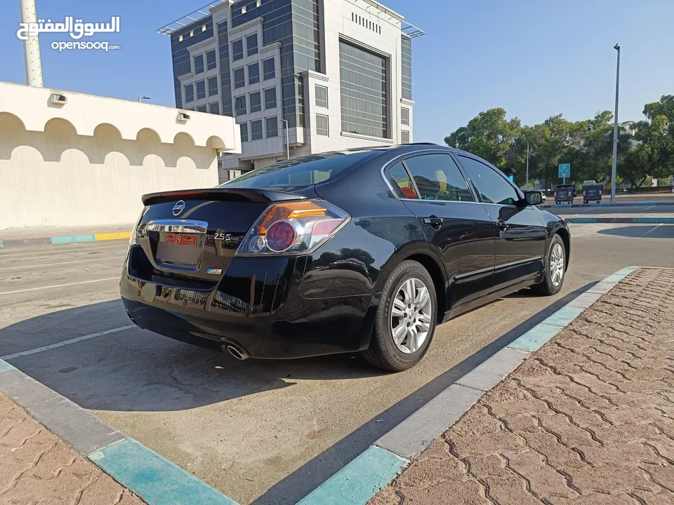 Altima 2010 first owner Lady use GCC 185000km