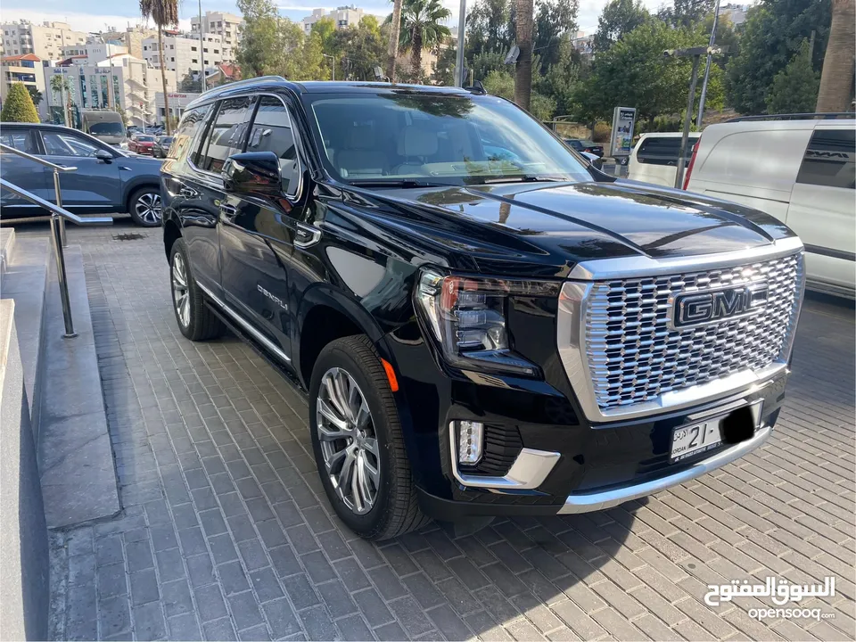 GMC YUKON DENALI 2023 8000 km only