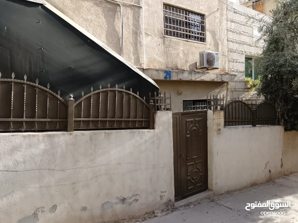 عمارة ثلاث طوابق للبيع في المنارة بسعر لقطة