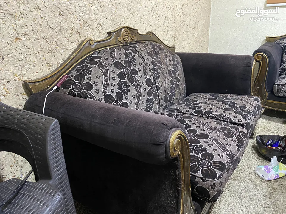 طقم كنب زان للبيع بداعي السفر بسعر مغري