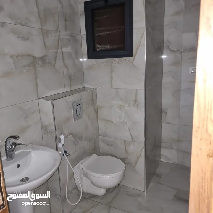 شقة سكنية للبيع مساحة 150 متر كوشان طابو سلطة ثلاث غرف نوم/ صالون وصالة منفصلين حمام عدد 3 برند