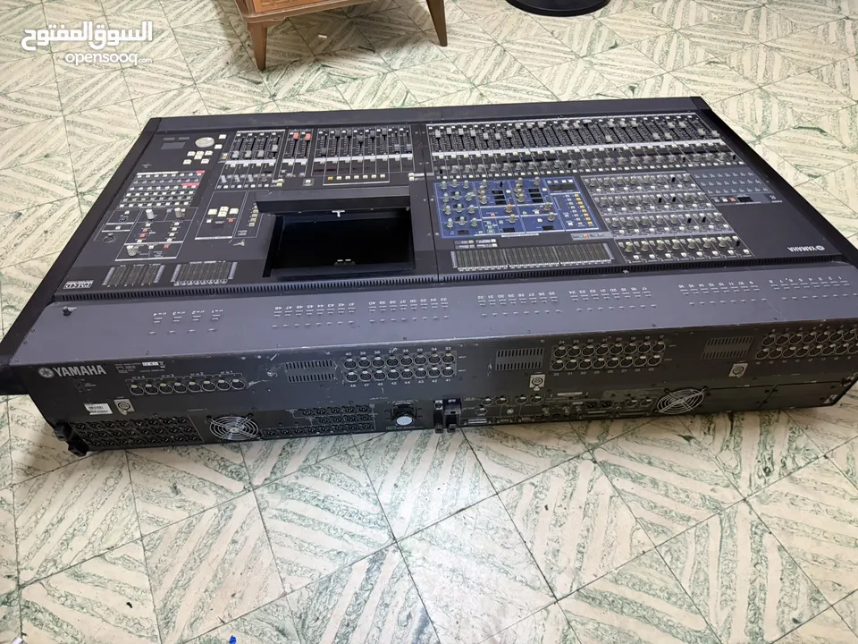 مكسر Yamaha الموديلpm5d-rh مستعمل شهر إلى متروك كثير بس جديد احترافي وقديم شوي بس قوي ل إذاعة او هيك
