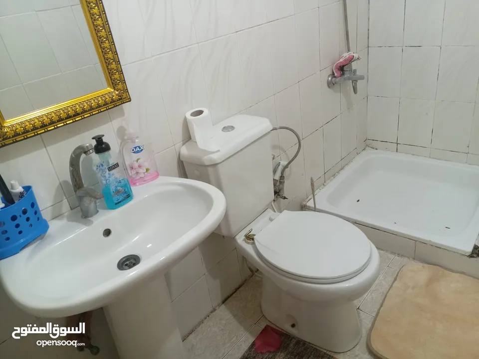 شقة للبيع بالقرب من دوار القبة طابق اول حي هادىء
