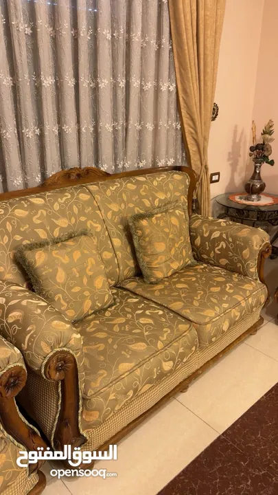 طقم كنب7 مقاعد مع بوفيه للبيع