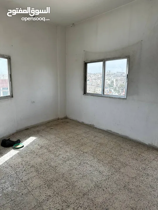 شقة للإيجار في الزرقاء بجانب مدرسة الأمير حمزة في حي الأمير محمد  - من المالك مباشرة