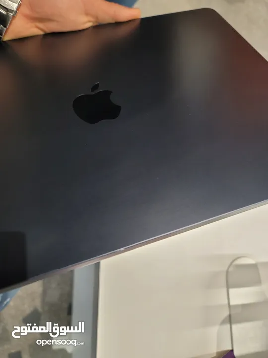 MacBook Air 15 M2 (512GB-8GB) جديد للبيع فيه خبشة بسيطة في الكفر