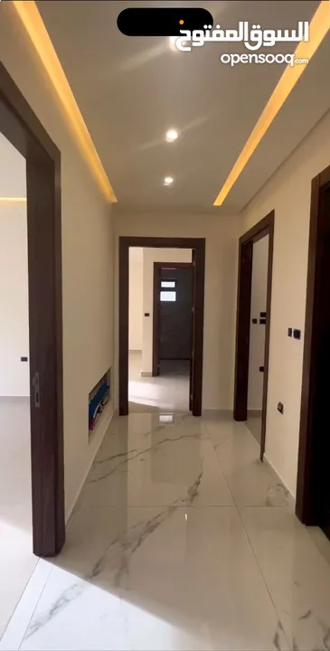شقة فارغة للبيع في عبدون  ref : 14343