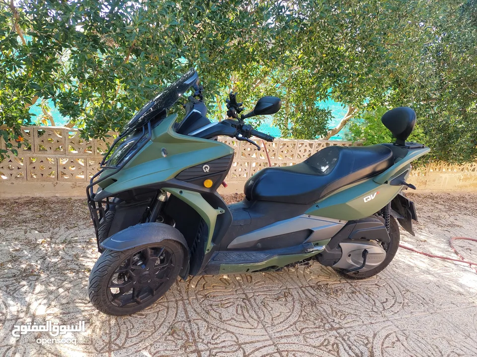 دراجة سكوتر كوادرو ثلاثية العجلات صناعة سويسرية محرك 350cc موديل 2019