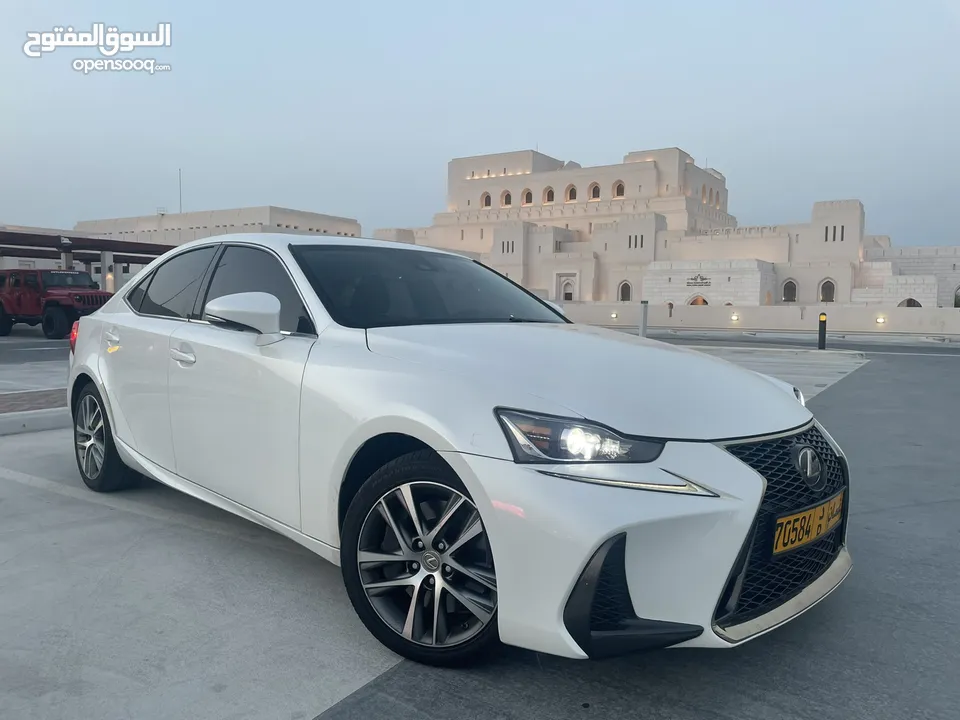 Lexus IS 300 2018 لكزس اي اس نظيفة جداً