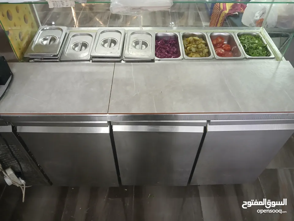 ثلاجه سلطات بحاله ممتازه وتبريد من فوق وتحت