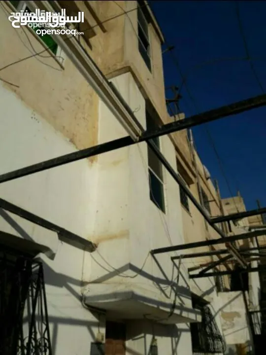 منزل مستقل في حي نزال منطقة بدر قرب مسجد السلطان