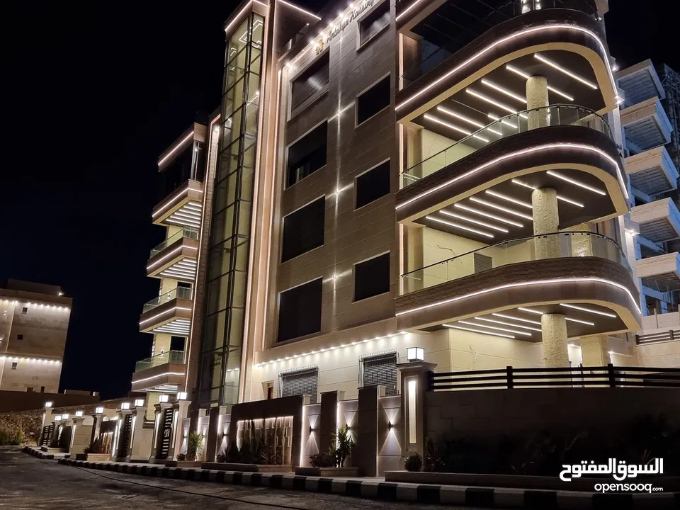 بالاقساط بتشطيب فندقي 220 متر باطلاله مميزة في ديرغبار النوابلسة مطلة على عبدون و طريق المطار