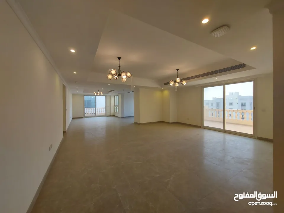 5 Bedrooms Penthouse Apartment for Rent in Ghubrah REF:819R