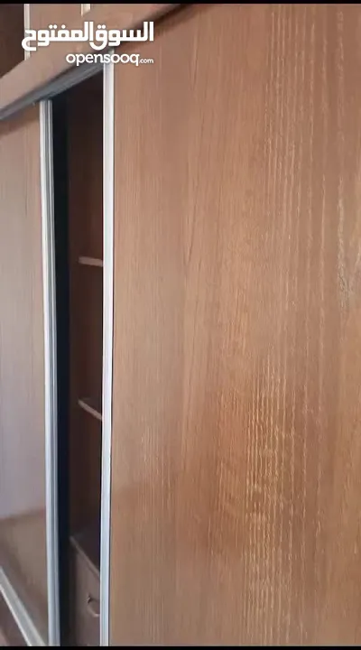 اثاث صالون سيدات مستخدم اجنبي بحاله جيده جدا وخزانه كبيره سحاب وابواب خشب