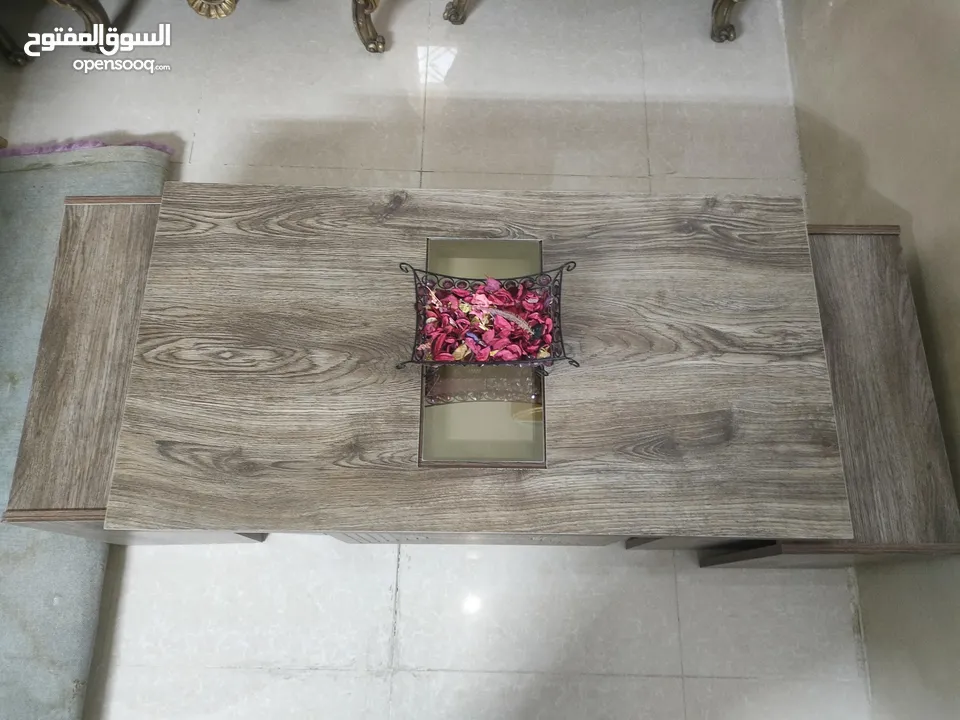 طاولة شاشة +خزانة أحذية +طاولة مجلس+اربع قطع جانبية
