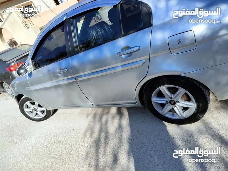 هونداي اكسنت دب مديل 2006  قير عادي سياره نظيفه