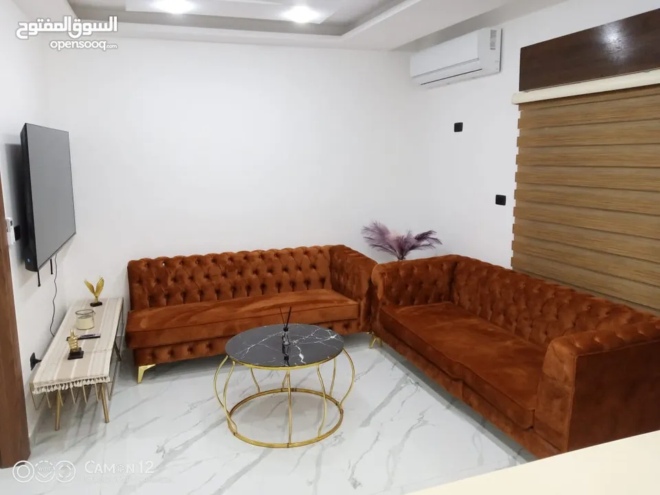 للبيع بيت مفروش لم يسكن في الجبهه فرش راقي من المالك مباشرة