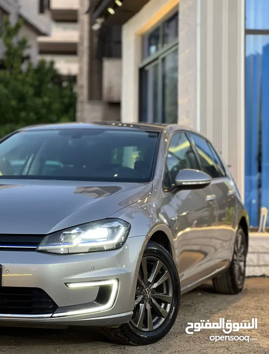 E-GOLF كهربا 2018 الماني اصلي بحالة الوكالة فحص كامل للبيع كاش او اقساط دفعة 6500 من المالك مباشرة
