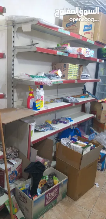 ارفف سوبر ماركت مع ثلاجه ثلاث ابواب