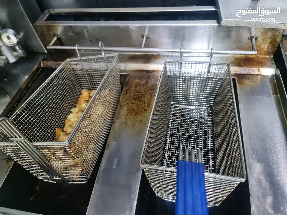 مطعم للبيع يعمل بشكل ممتاز جدا