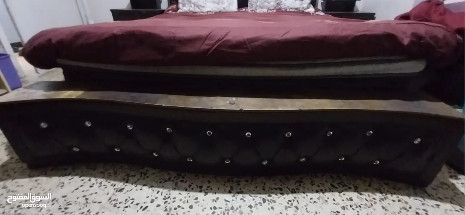 غرفة نوم مستعمله بحال جيده للبيع اقراء الوصف خشب لاتيه