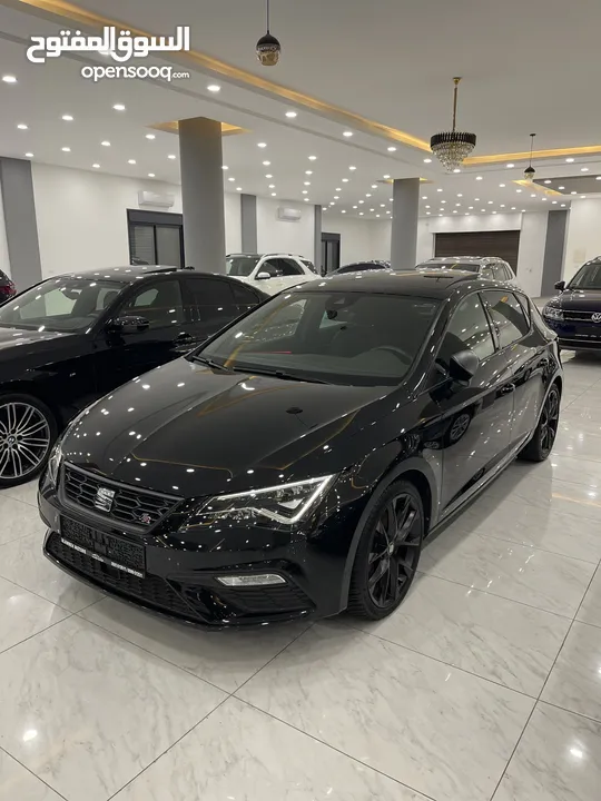 Seat leon fr // فتحة سقف بانوراما كاملة الاضافات طلاء الشركة يد صفر