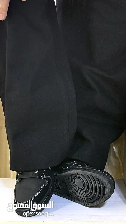 حذاء فخم جداا بنسخة نادرة مستعجلل قابل للتفاوض  Air Jordan 1 Travis Scott Retro Low "Black Phantom"