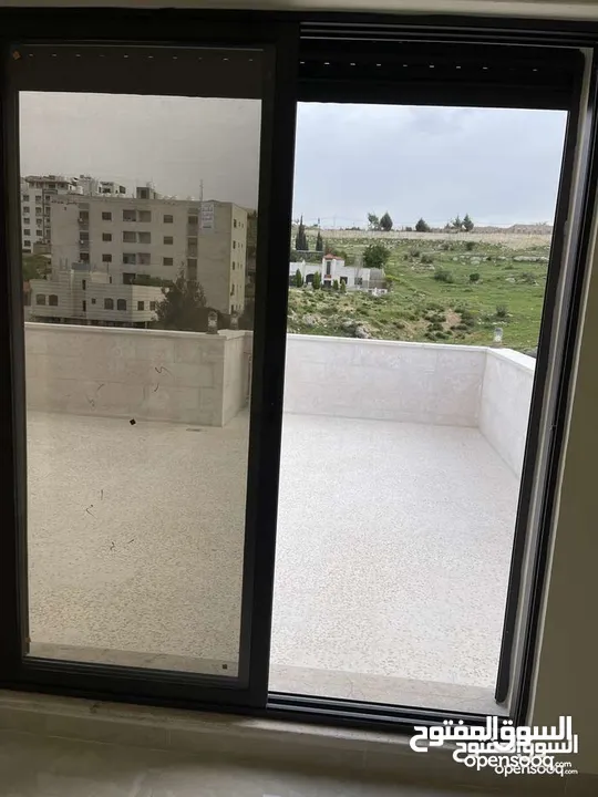 شقة طابق اخير مع روف