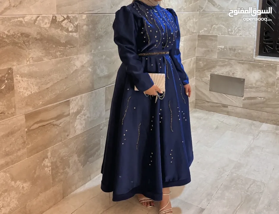 متوفرين وملبوسين لبسة وحدة ويعتبرو بحالة جديد ولو حابين صور اوضح ابعتولي