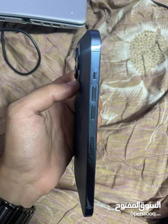 ايفون 12 pro max للبيع الجهاز ولا شخط بحاله ممتازه