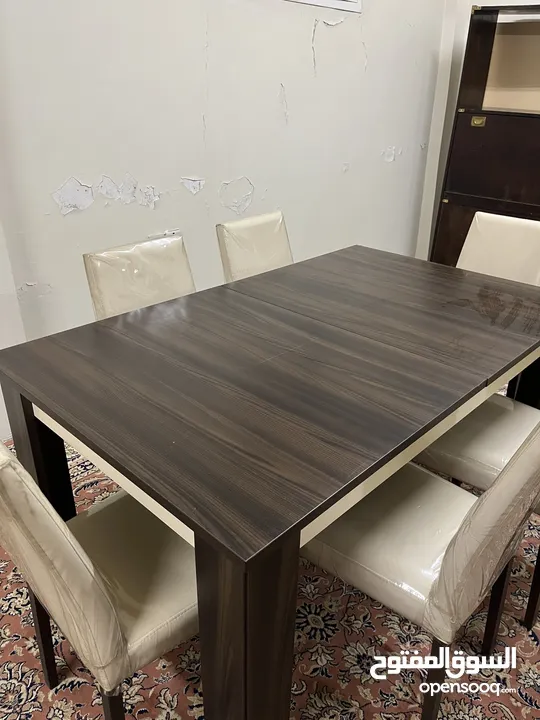 طاوله طعام ثمان اشخاص