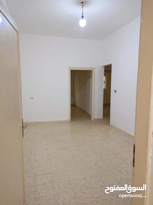 شقة فارغه للايجار الهاشمي الشمالي