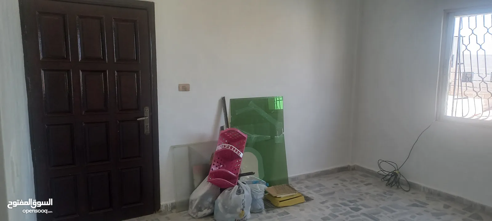 شقه من المالك مباشرة /  صالحيه العابد قرب جسر الصالحيه والحزام بسعر مغري قريبه من الخدمات