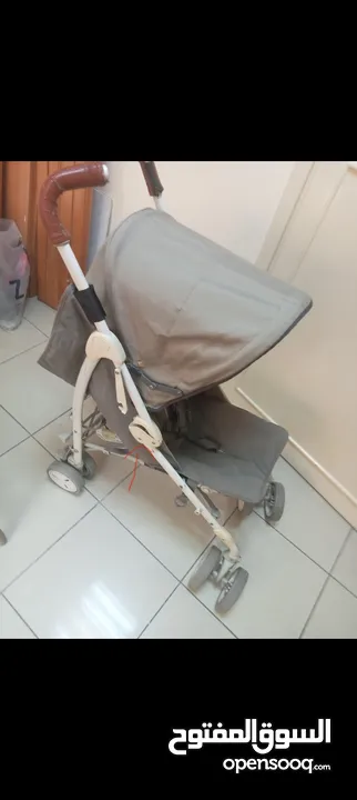 عربات ومقاعد و سراير اطفال بحاله ممتازه للبيع في اربد