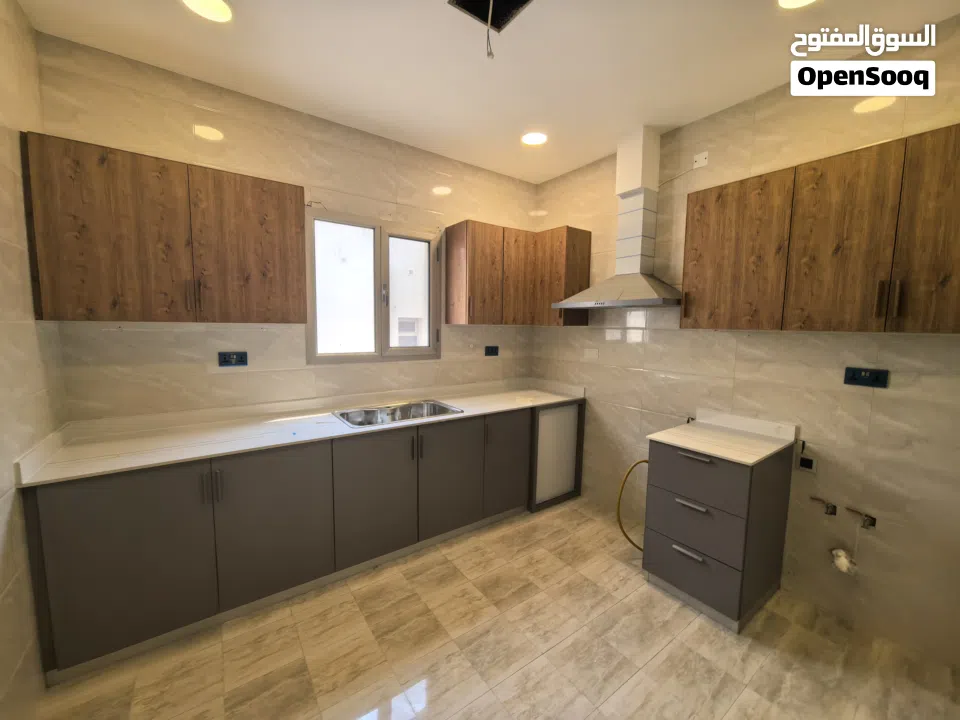 شقة سكنية راقية جدا للبيع وقابل للتفاوض.  المساحة 123متر