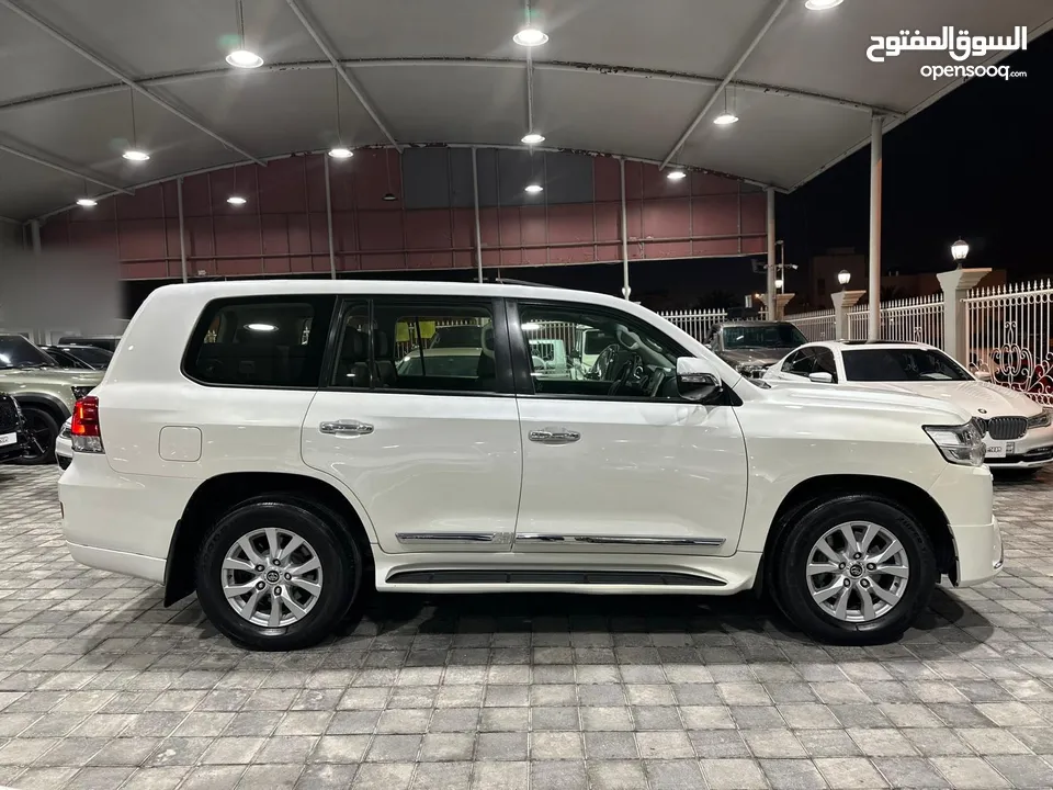 Land Cruiser GXR V8