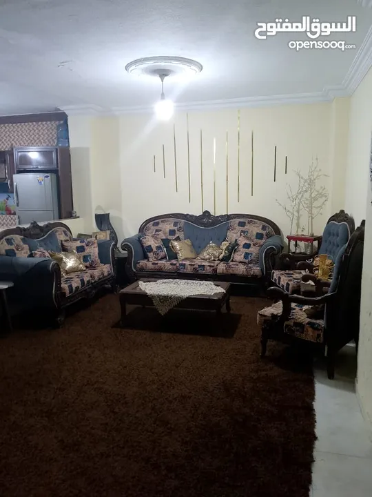 طقم كنب خشب زان شبه جديدة لبيع بسعر مغير