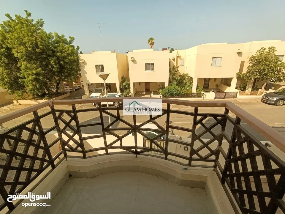 5 Bedrooms Villa for Rent in Madinat Sultan Qaboos REF:299S