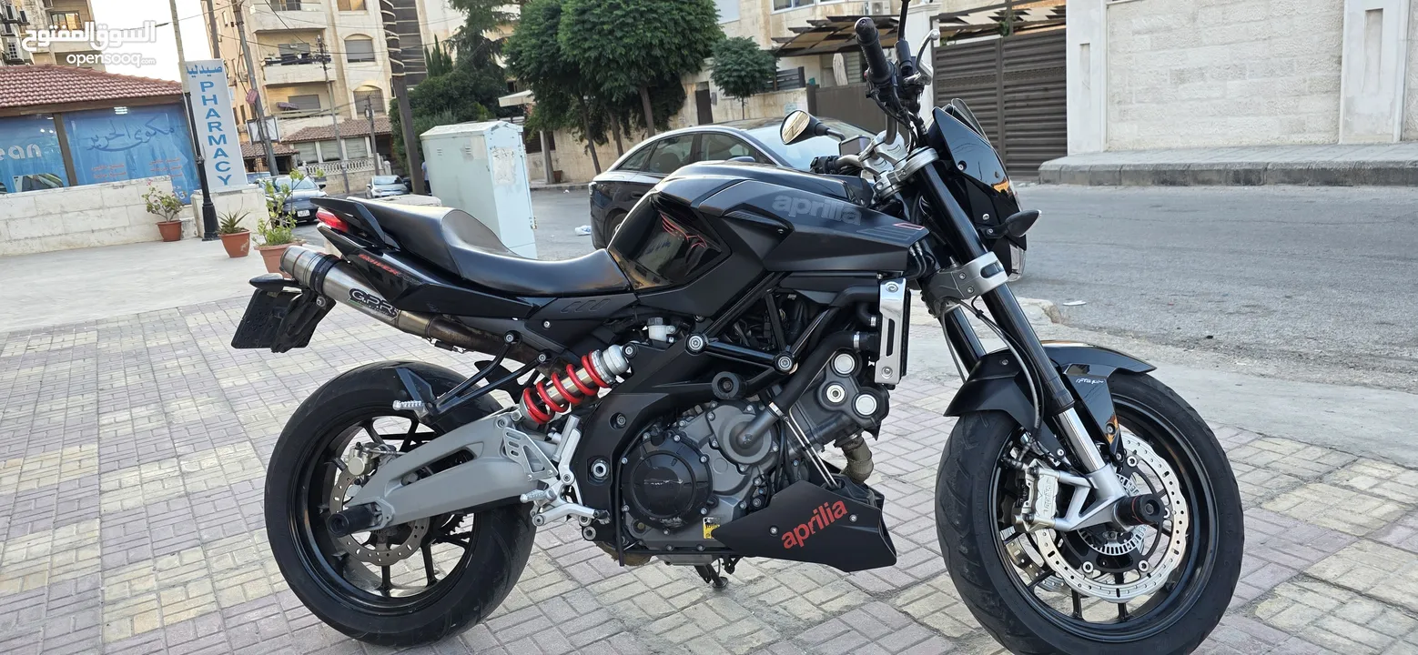 دراجة ابريليا 750 cc بحالة ممتازة 2016 ماشية 24000 فقط مالك ثاني صيانة دورية في الشركة 3200 دينار