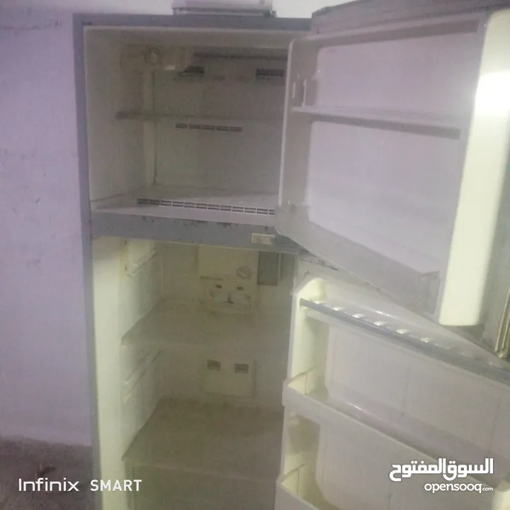 يوجد غاز يونيفرسال مستعمل للبيع وثلتجه جنرال مستعمله تبريد ممتاز بحاله جيده جدا